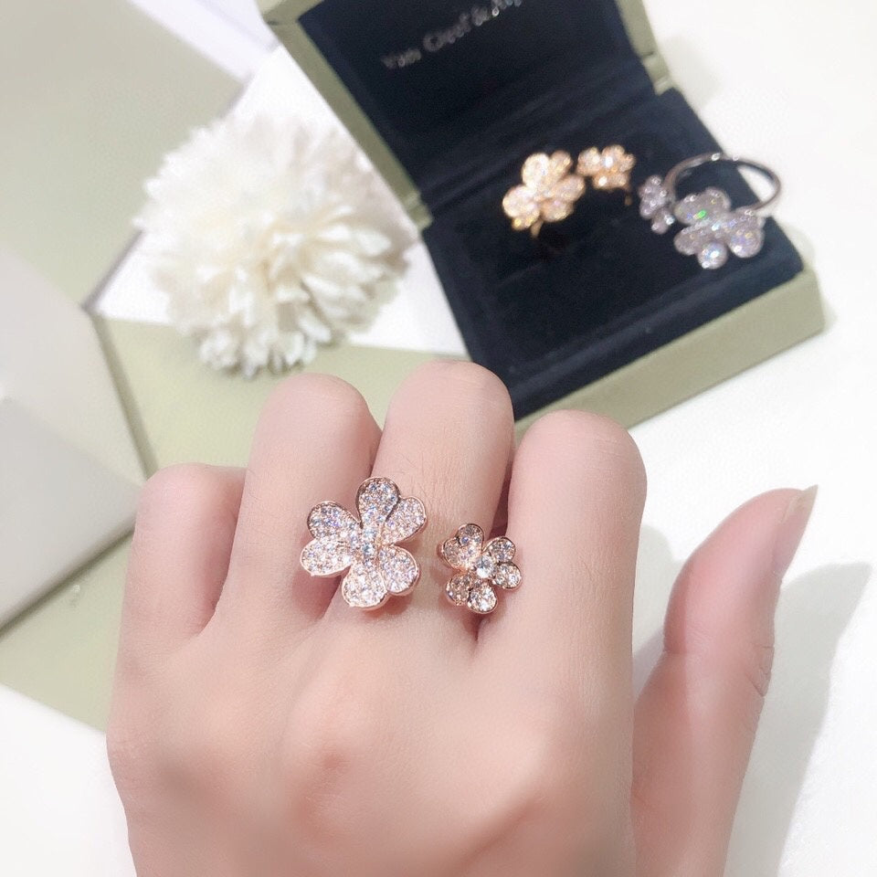 18K Celestial Frivole Between the Finger Ring