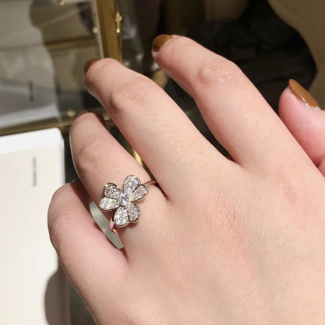 18K Celestial Frivole Ring