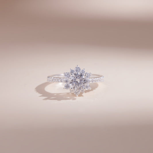 ELVORIA 5mm Moissanite Flower Ring GRA – Platinum Plated 925 Sterling Silver