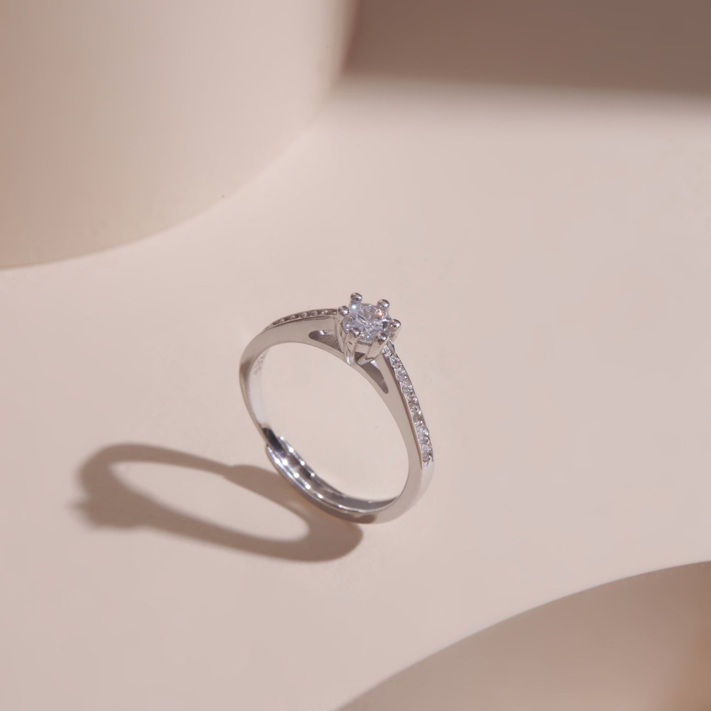 ELVORIA 4mm Moissanite Ring GRA ELVDA90 – Platinum Plated 925 Sterling Silver (Adjustable)