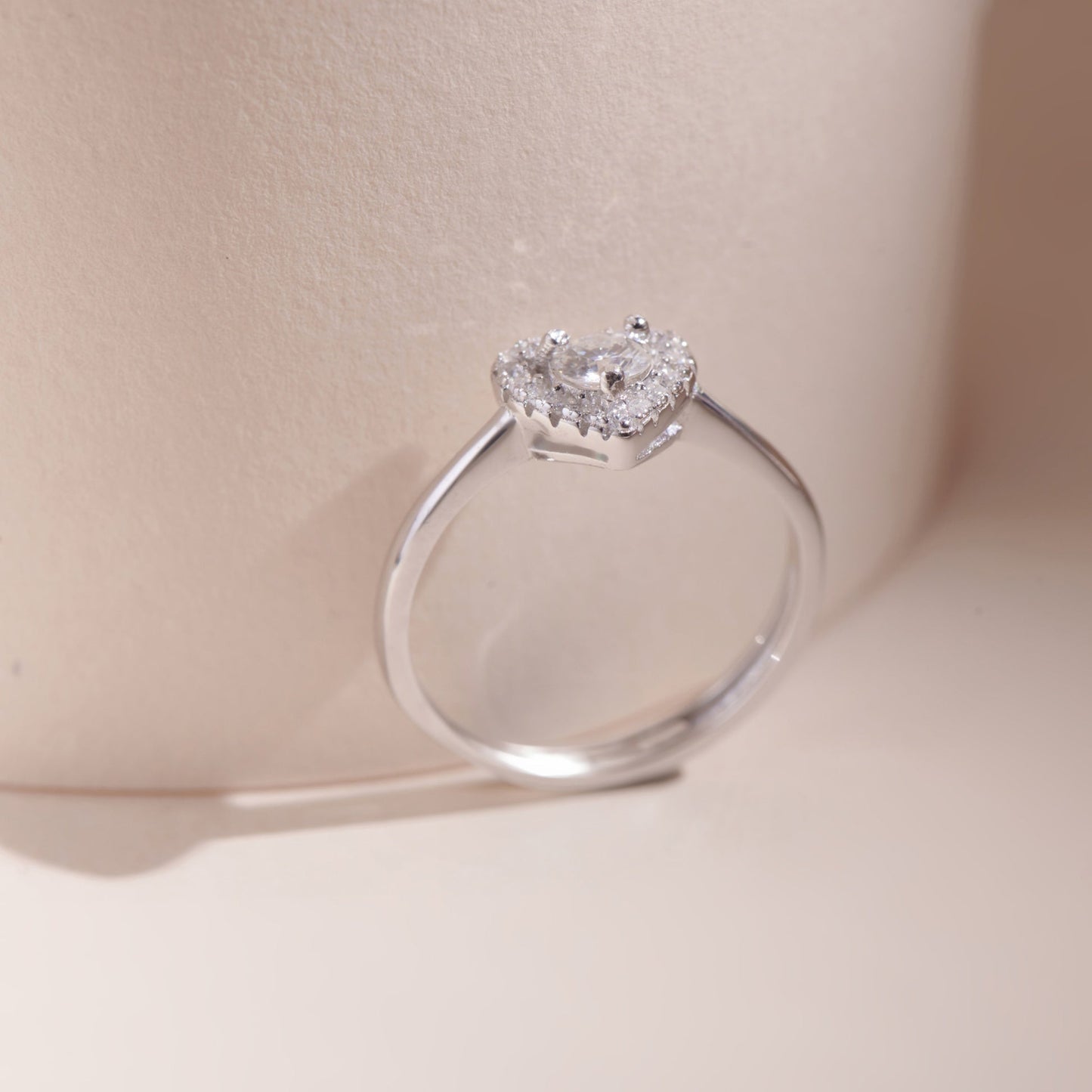 ELVORIA 4mm Moissanite Ring GRA ELVDA94 – Platinum Plated 925 Sterling Silver (Adjustable)