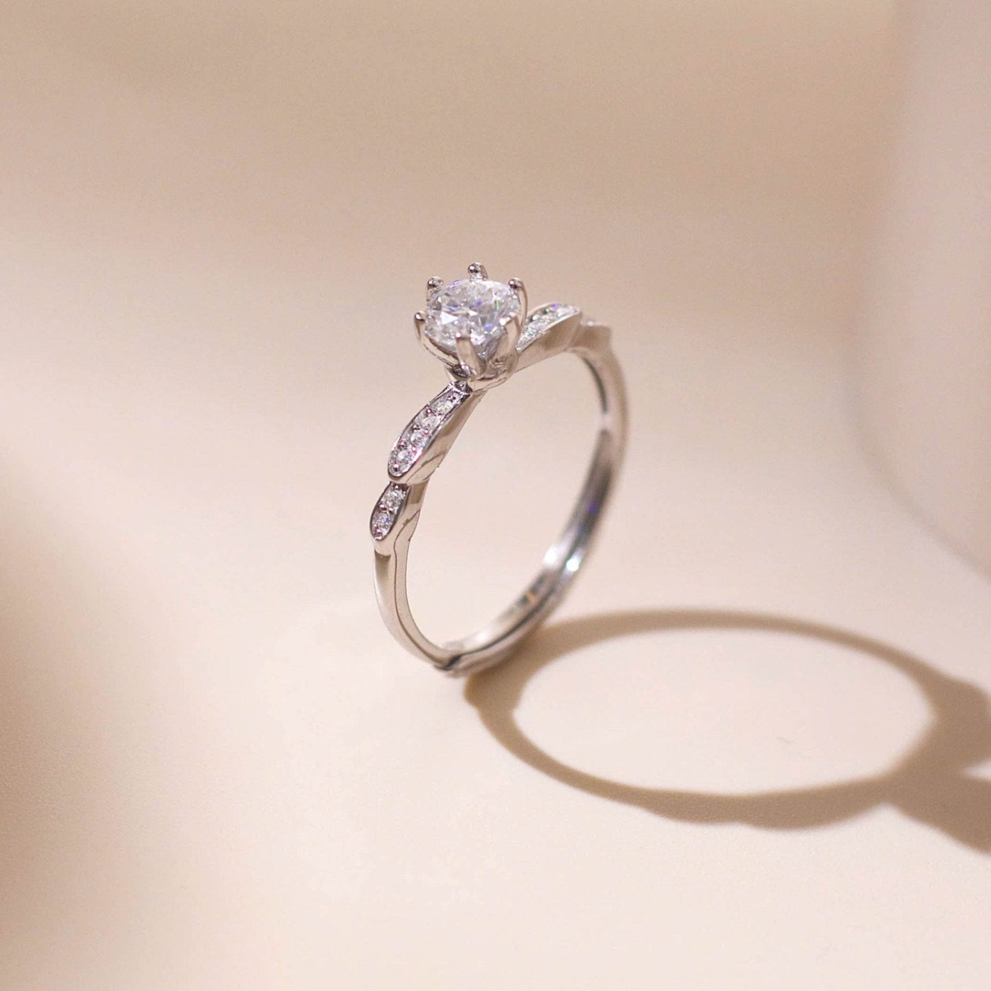 ELVORIA 5mm Moissanite Ring GRA ELVDA127 – Platinum Plated 925 Sterling Silver (Adjustable)